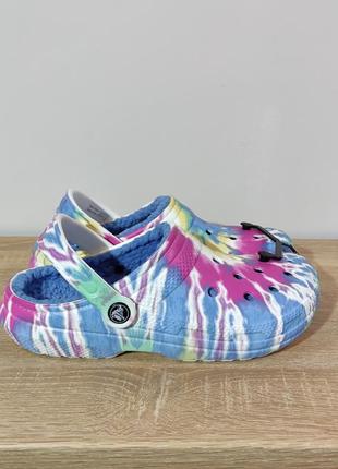 🟥crocs classic lined tie dye clog black/multi 38-39 25см 

новые оригинал в наличии есть несколько пар ⬆️