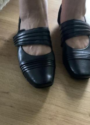 Новые черные кожаные удобные туфли на женскую ножку/42/brend caprice9 фото