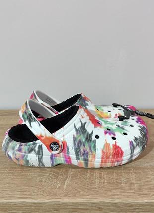 🟥crocs classic lined tie dye clog black/multi 38-39 25см 
 
новые оригинал в наличии есть несколько пар ⬆️