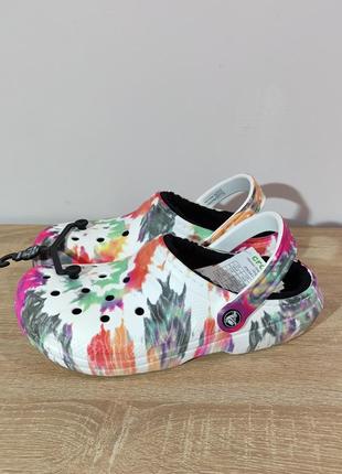 🟥crocs classic lined tie dye clog black/multi 38-39 25см 
 
новые оригинал в наличии есть несколько пар ⬆️3 фото