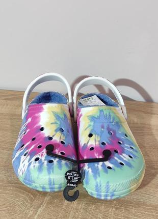 🟥crocs classic lined tie dye clog black/multi 41-42 265мм 
 
новые оригинал в наличии есть несколько пар ⬆️2 фото