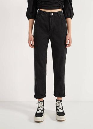 Базовые черные джинсы мом bershka.