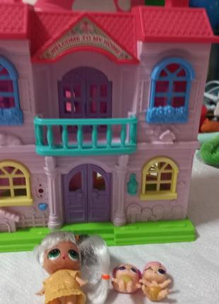 Ляльковий будинок з ляльками
