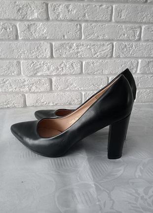 Туфлі на підборах