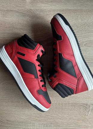 Новые мужские кроссовки на весну