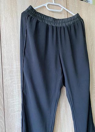 Брюки с кожаными вставками