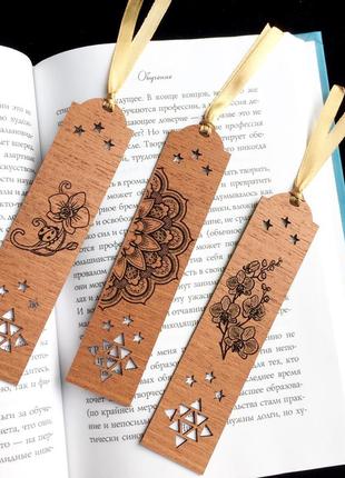 Деревянная закладка "цветы"