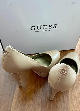 Бежевые туфли на шпильке и платформе guess8 фото