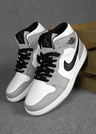 Мужские кроссовки nike air jordan 1 высокие / найк аир джордан 1 серые / черно-белые демисезонные обувь на весну