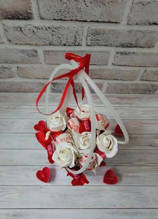 Подарунок солодощі квіти до дня святого валентина до дня закоханих солодкий подарунок