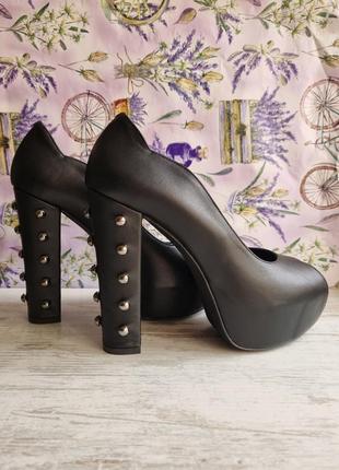 Нові гламурні натуральні шкіряні стильні італійські брендові круті чорні туфлі босоніжки на високому каблуці платформі з шипами rinascimento 37