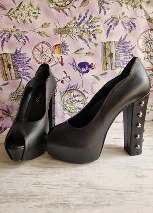 Новые гламурные натуральные кожаные стильные итальянские брендовые крутые черные туфли босоножки на высоком каблуке платформе с шипами rinascimento 373 фото