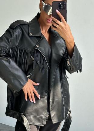 Косуха шкіряна штучна шкіра еко-шкіра жіноча чорна із бахромою куртка курточка оверсайз3 фото