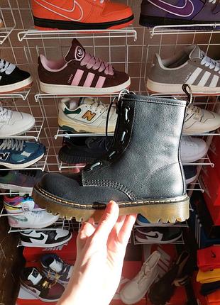 Шикарные кожаные ботинки мартинсы dr.martens