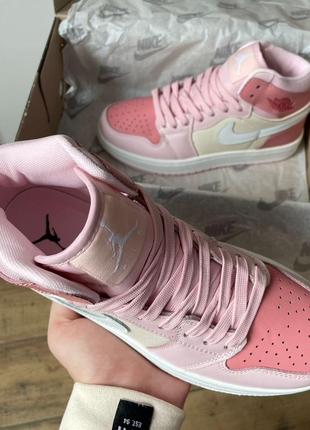 Яскраві кросівки nike air jordan 1 retro pink mid4 фото