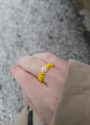 Кольцо з бисера жёлтое колечко з бисера для девочки в технике крестик обычное колечко3 фото