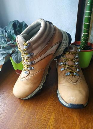 Ботинки женские/подростковые helly hansen.