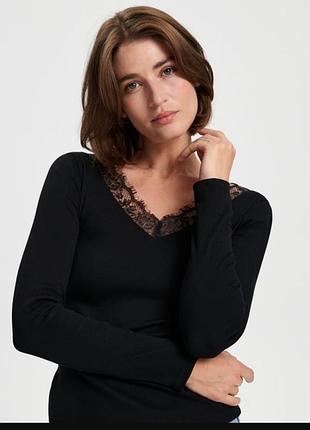 Лонгслив черного цвета с кружевом хлопок р. s