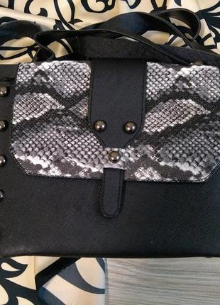 Стильні жіночі сумки, клатчі на ремінці з принтом пітон, чорна, є різні1 фото