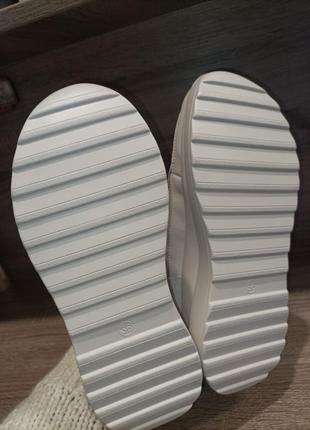 Кросівки жіночі шкіра