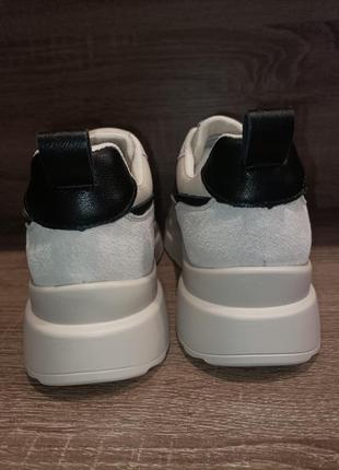 Кросівки жіночі шкіра