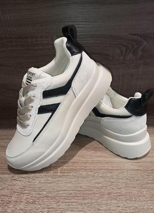 Кросівки жіночі шкіра