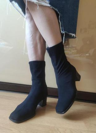 Женские короткие ботинки - чулок на каблуке5 фото