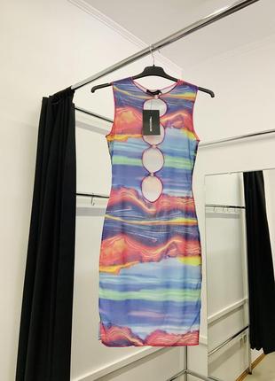 Приваблива коротка облягаюча сукня сітка з вирізами принт абстракція prettylittlething3 фото