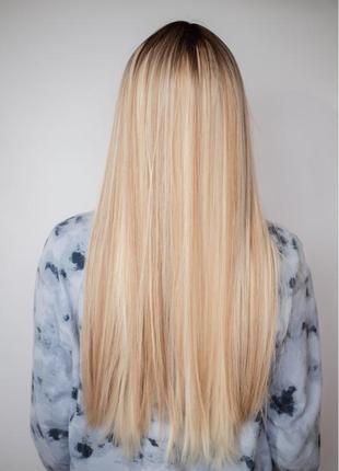 Ровный парик светлый блонд мелировка и темные корни4 фото