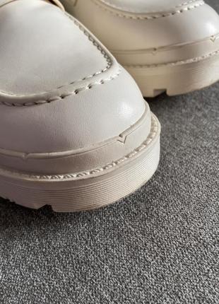 Жіночі молочні туфлі лофери від zara7 фото