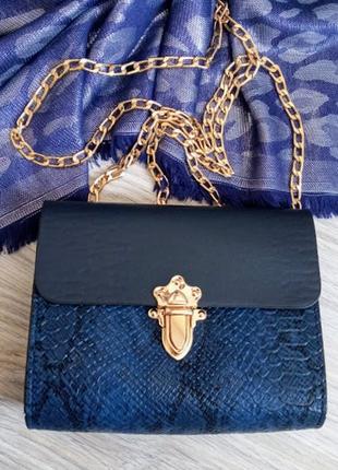 Стильные женские сумки, клатчи на цепочке с принтом питон, синяя, есть разные