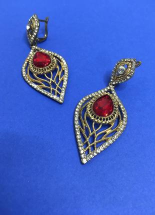 Женские сережки капли листочки с красным камнем 7 см.2 фото