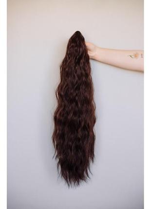 Густой светло коричневый волнистый хвост на заколке крабе