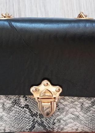 Стильные женские сумки, клатчи на цепочке с принтом питон, черная, серая, есть разные4 фото