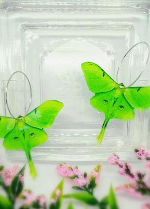 Зеленые серьги-бабочки в виде мотыльков