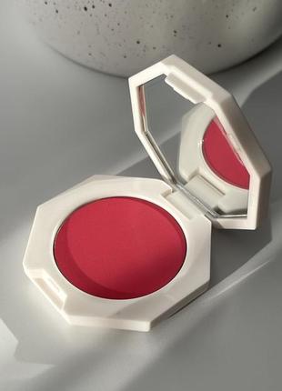 Рум<unk> яна fenty beauty