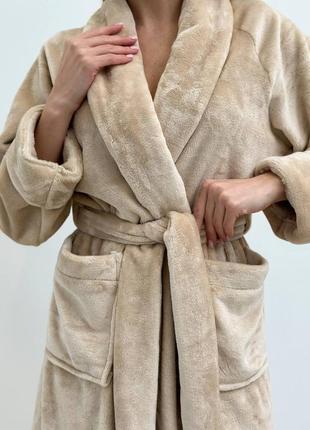 Женский теплый бежевый махровый халат на запах4 фото