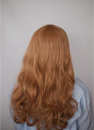 Волнистый тепло русый густой парик с челкой