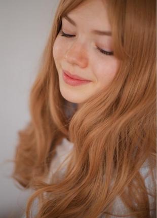 Волнистый тепло русый густой парик с челкой