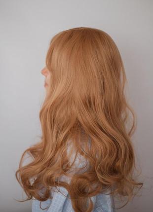Волнистый тепло русый густой парик с челкой