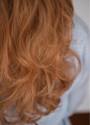 Волнистый тепло русый густой парик с челкой