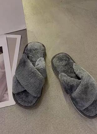 Тапочки жіночі домашні пухнасті капці для дому зручні рожеві сірі чорні відкриті на...