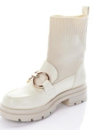 Ботинки, молочный/бежевый цвет.