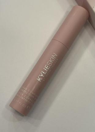 Kylie skin clear complexion correction stick - сыворотка от несовершенств кожи2 фото