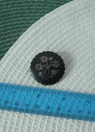 Вінтажна металічна брошка