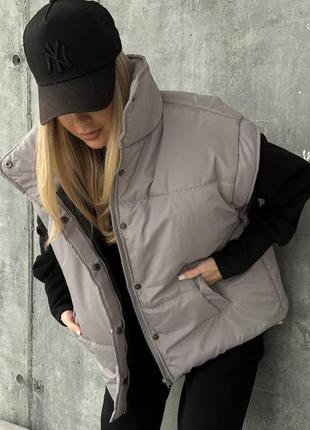 Топовая куртка - жилетка трансформер стильная объемная на силиконе теплая со земными рукавами демисезонная7 фото