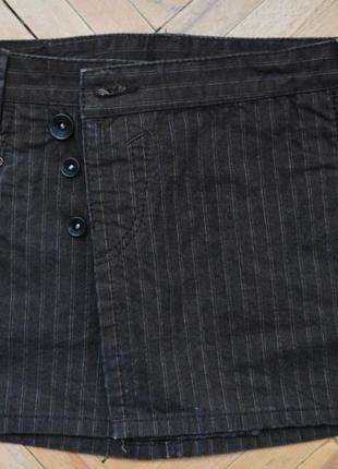 Коротка юбка  на запах коричневая. италия