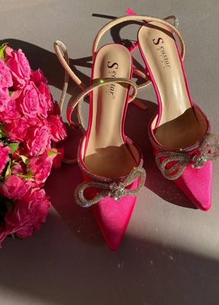 Стильные атласные розовые туфли в стиле mach&amp;mach яркие туфельки туфли на каблуке бантики из страз туфли с бантиками розовые
