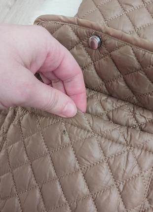 Демісезонна курточка вітровка жіноча стьобана коричнева бежева10 фото