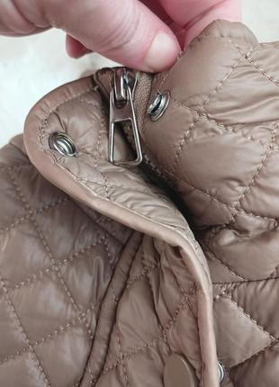 Демісезонна курточка вітровка жіноча стьобана коричнева бежева9 фото